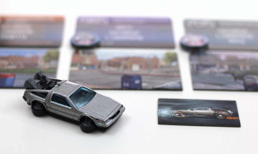 Les 5000 premières boîtes de jeu sont livrée avec un modèle réduit de la Delorean pour remplacer le bout de carton original. "Quitte a voyager a travers le temps au volant d'une voiture, autant en choisir une qui ait de la gueule"